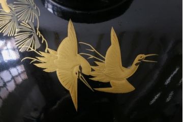 和製アンティーク　漆塗り　鶴と松の金蒔絵が品のある木製お椀7客セット(漆器)