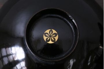 和製アンティーク　漆塗り　鶴と松の金蒔絵が品のある木製お椀7客セット(漆器)