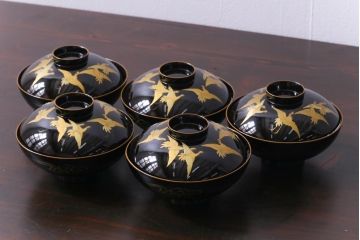 和製アンティーク　鶴・亀図柄　黒漆に金彩蒔絵が映える木製お椀5客セット(漆器)