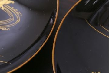 和製アンティーク　鶴・亀図柄　黒漆に金彩蒔絵が映える木製お椀5客セット(漆器)