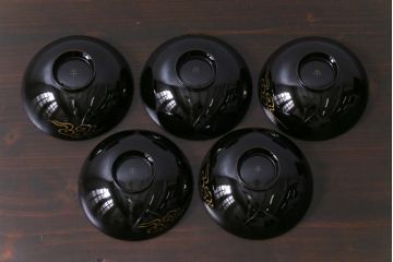 和製アンティーク　鶴・亀図柄　黒漆に金彩蒔絵が映える木製お椀5客セット(漆器)