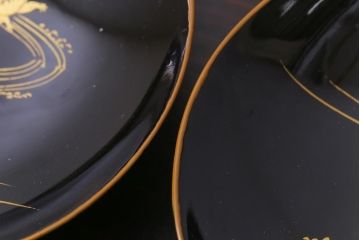 和製アンティーク　鶴・亀図柄　黒漆に金彩蒔絵が映える木製お椀4客セット(漆器)