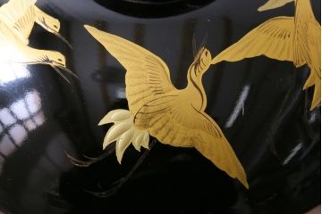 和製アンティーク　鶴・亀図柄　黒漆に金彩蒔絵が映える木製お椀4客セット(漆器)
