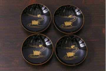 和製アンティーク　鶴・亀図柄　黒漆に金彩蒔絵が映える木製お椀4客セット(漆器)