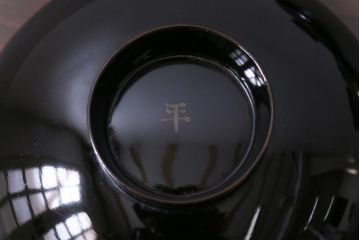和製アンティーク　鶴・亀図柄　黒漆に金彩蒔絵が映える木製お椀4客セット(漆器)