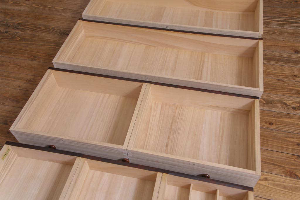 中古　北海道民芸家具　上品な佇まいの2段重ね整理タンス(チェスト、衣装箪笥、引き出し)(1)