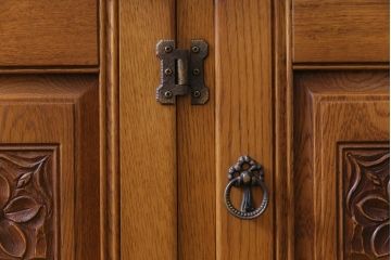 中古　日光産業株式会社　ナラ材　トラッド　すっきりとした佇まいの温もり溢れる140オープンボード(食器棚)