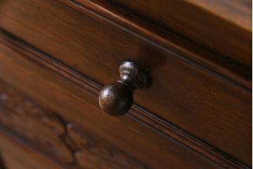 ビンテージ　イギリス輸入家具　オーク材　伝統的なカントリースタイルを盛り上げるサイドボード(収納棚)