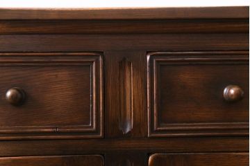 ビンテージ　イギリス輸入家具　オーク材　伝統的なカントリースタイルを盛り上げるサイドボード(収納棚)