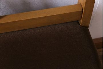 レトロ家具　昭和レトロ　ナラ材　象嵌入りの背もたれが可愛らしいソファベンチ(2人掛けソファ、長椅子)