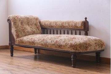 アンティーク家具　イギリスアンティーク　ウォールナット　上品で優しげな雰囲気が漂うシェーズロング(長椅子、ソファ、カウチソファ)