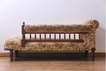 アンティーク家具　イギリスアンティーク　ウォールナット　上品で優しげな雰囲気が漂うシェーズロング(長椅子、ソファ、カウチソファ)