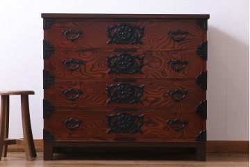 リメイク家具　岩谷堂箪笥　伝統美あふれる佇まいが魅力的な脚付きチェスト(引き出し、和タンス)