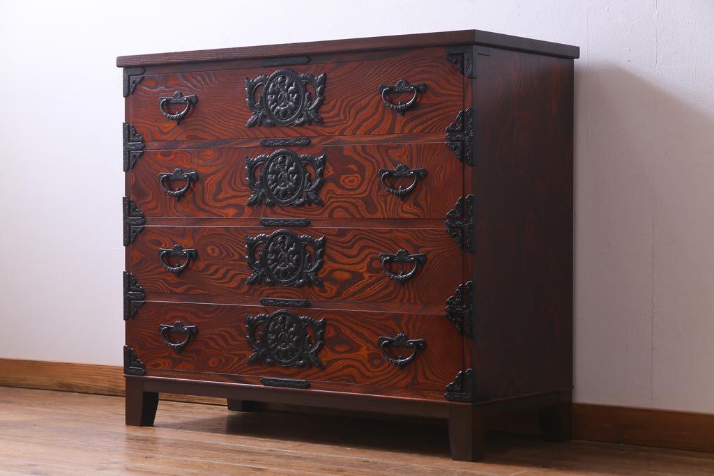 リメイク家具　岩谷堂箪笥　伝統美あふれる佇まいが魅力的な脚付きチェスト(引き出し、和タンス)