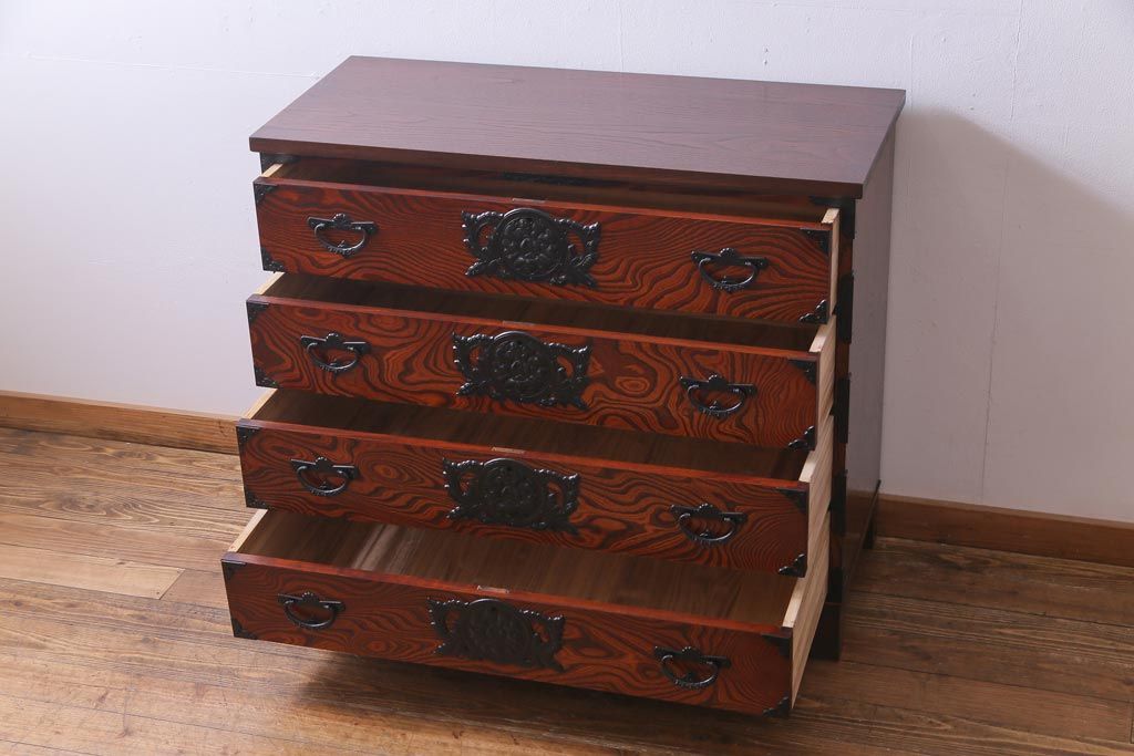 リメイク家具　岩谷堂箪笥　伝統美あふれる佇まいが魅力的な脚付きチェスト(引き出し、和タンス)