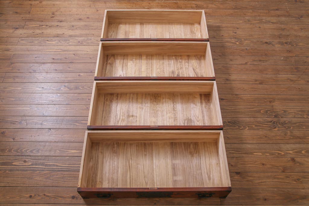 リメイク家具　岩谷堂箪笥　伝統美あふれる佇まいが魅力的な脚付きチェスト(引き出し、和タンス)