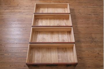 リメイク家具　岩谷堂箪笥　伝統美あふれる佇まいが魅力的な脚付きチェスト(引き出し、和タンス)