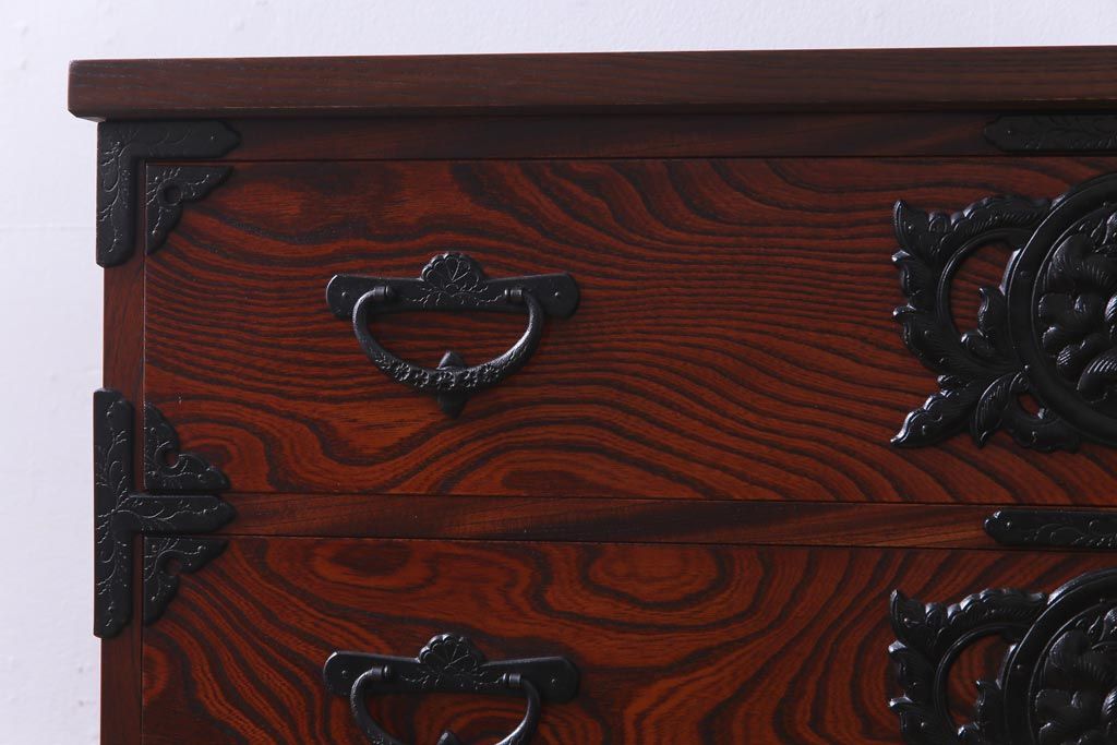 リメイク家具　岩谷堂箪笥　伝統美あふれる佇まいが魅力的な脚付きチェスト(引き出し、和タンス)