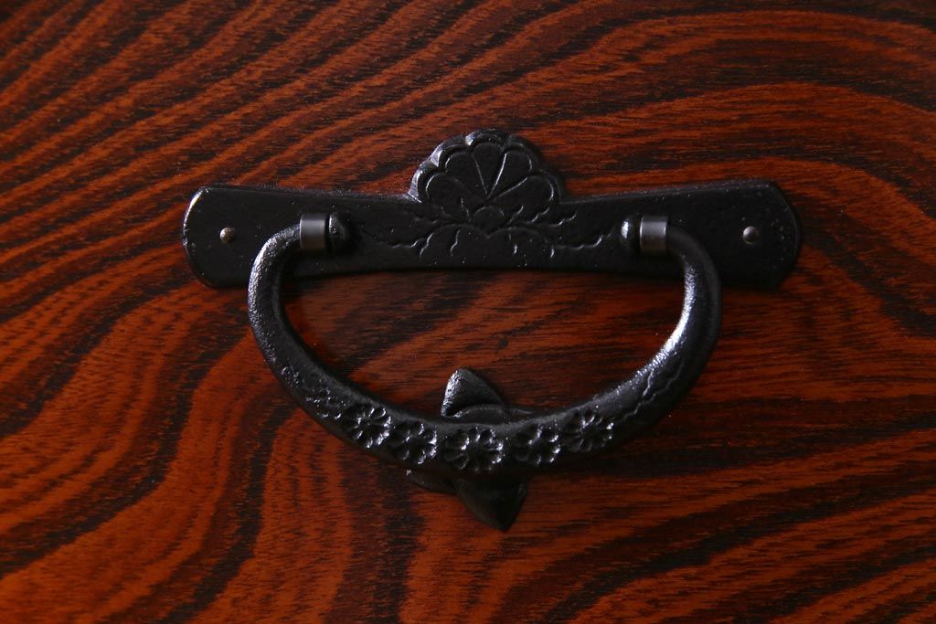 リメイク家具　岩谷堂箪笥　伝統美あふれる佇まいが魅力的な脚付きチェスト(引き出し、和タンス)