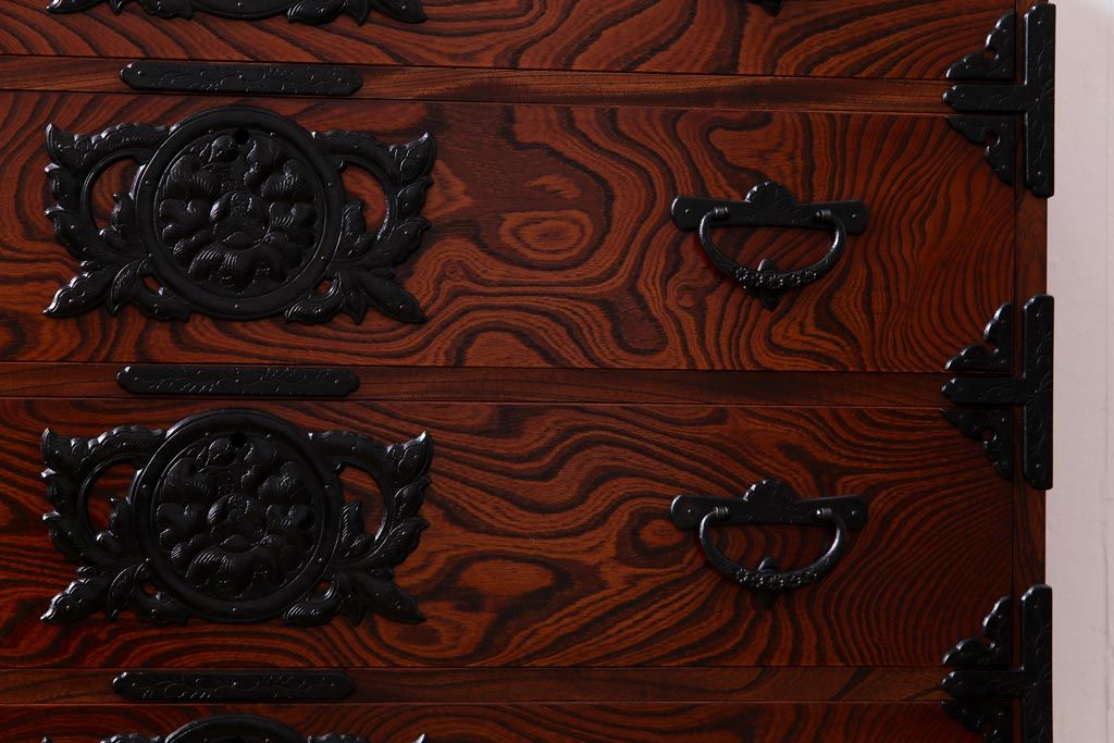 リメイク家具　岩谷堂箪笥　伝統美あふれる佇まいが魅力的な脚付きチェスト(引き出し、和タンス)