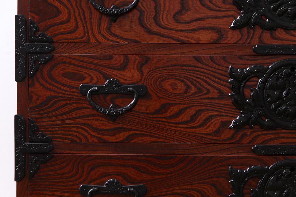 リメイク家具　岩谷堂箪笥　伝統美あふれる佇まいが魅力的な脚付きチェスト(引き出し、和タンス)