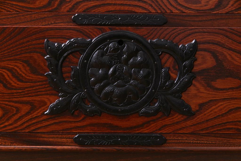 リメイク家具　岩谷堂箪笥　伝統美あふれる佇まいが魅力的な脚付きチェスト(引き出し、和タンス)