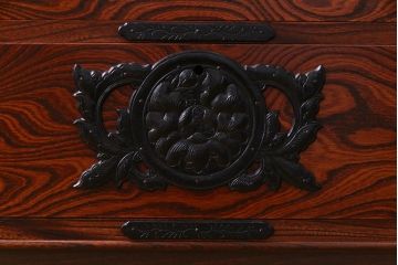 リメイク家具　岩谷堂箪笥　伝統美あふれる佇まいが魅力的な脚付きチェスト(引き出し、和タンス)