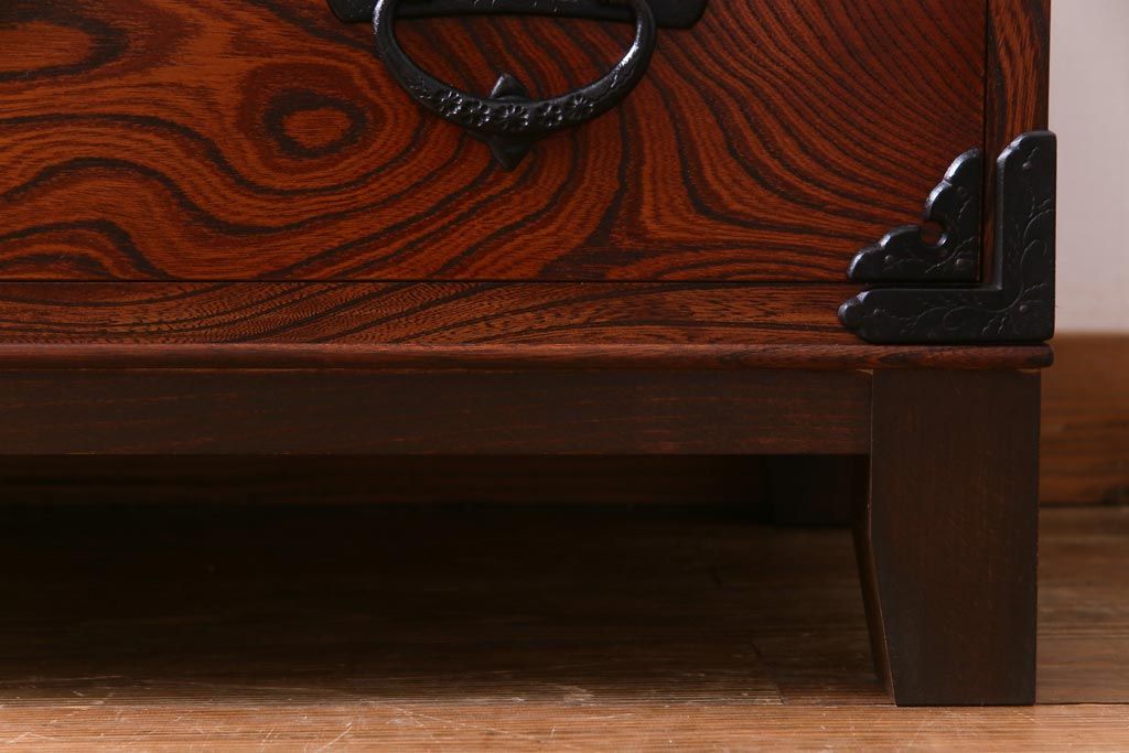 リメイク家具　岩谷堂箪笥　伝統美あふれる佇まいが魅力的な脚付きチェスト(引き出し、和タンス)