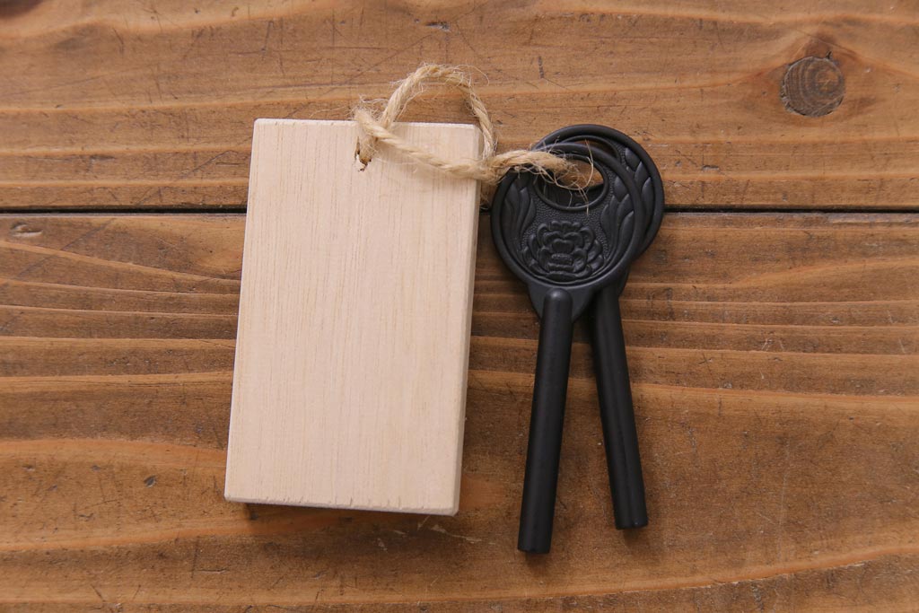 リメイク家具　岩谷堂箪笥　伝統美あふれる佇まいが魅力的な脚付きチェスト(引き出し、和タンス)