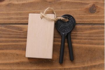 リメイク家具　岩谷堂箪笥　伝統美あふれる佇まいが魅力的な脚付きチェスト(引き出し、和タンス)