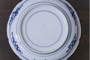 古民具・骨董　江戸期　古伊万里　藍九谷　松と鴎　変形皿(中皿、和食器)(1)