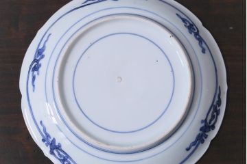 古民具・骨董　江戸期　古伊万里　藍九谷　松と鴎　変形皿(中皿、和食器)(2)