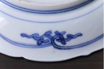 古民具・骨董　江戸期　古伊万里　藍九谷　松と鴎　変形皿(中皿、和食器)(2)