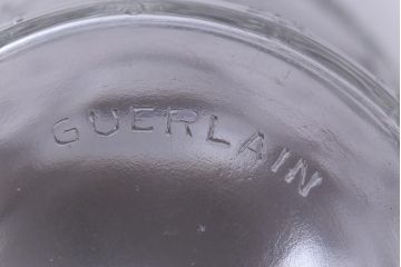 アンティーク雑貨　フランス　GUERLAIN(ゲラン)社　蜂模様がデザインされた香水瓶(フレグランスボトル、ガラス瓶、ディスプレイ)