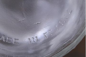 アンティーク雑貨　フランス　GUERLAIN(ゲラン)社　蜂模様がデザインされた香水瓶(フレグランスボトル、ガラス瓶、ディスプレイ)