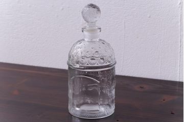 アンティーク雑貨　フランス　GUERLAIN(ゲラン)社　蜂模様がデザインされた香水瓶(フレグランスボトル、ガラス瓶、ディスプレイ)