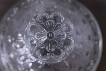 アンティーク雑貨　フランス　GUERLAIN(ゲラン)社　蜂模様がデザインされた香水瓶(フレグランスボトル、ガラス瓶、ディスプレイ)
