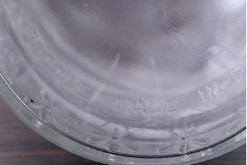 アンティーク雑貨　フランス　GUERLAIN(ゲラン)社　蜂模様がデザインされた香水瓶(フレグランスボトル、ガラス瓶、ディスプレイ)