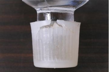 アンティーク雑貨　フランス　GUERLAIN(ゲラン)社　蜂模様がデザインされた香水瓶(フレグランスボトル、ガラス瓶、ディスプレイ)(1)