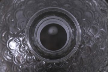 アンティーク雑貨　フランス　GUERLAIN(ゲラン)社　蜂模様がデザインされた香水瓶(フレグランスボトル、ガラス瓶、ディスプレイ)(1)