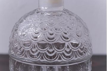 アンティーク雑貨　フランス　GUERLAIN(ゲラン)社　蜂模様がデザインされた香水瓶(フレグランスボトル、ガラス瓶、ディスプレイ)(1)