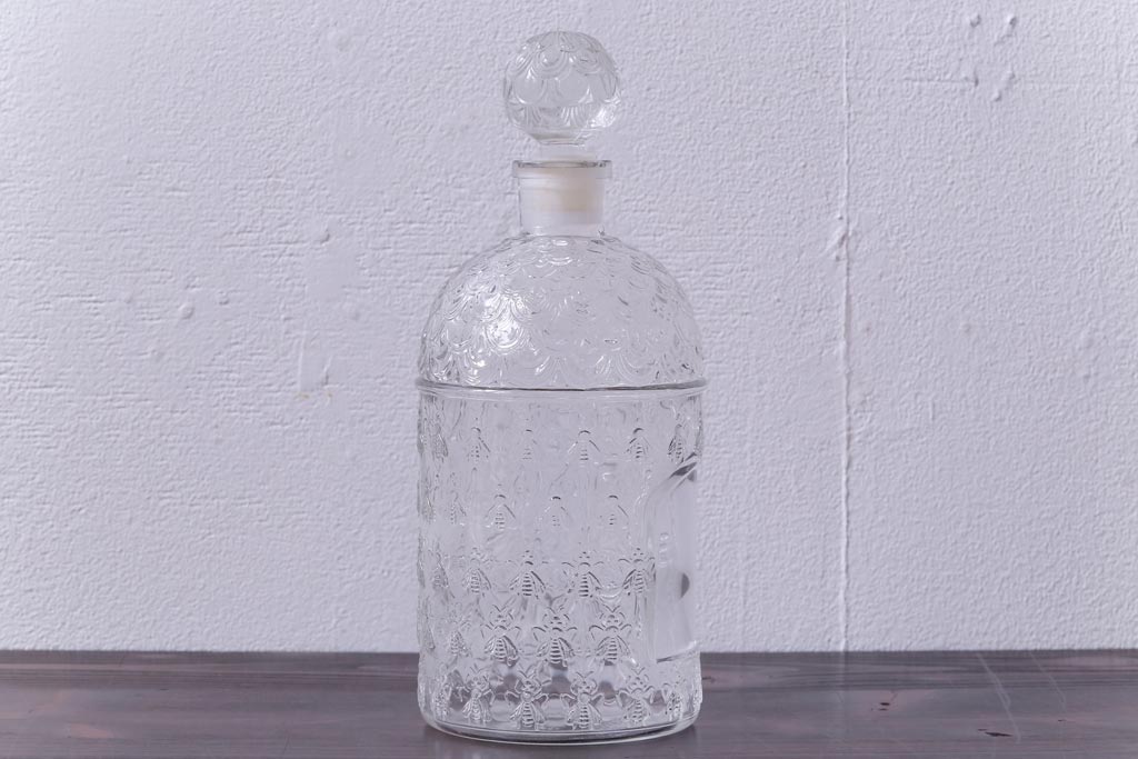 アンティーク雑貨　フランス　GUERLAIN(ゲラン)社　蜂模様がデザインされた香水瓶(フレグランスボトル、ガラス瓶、ディスプレイ)(1)