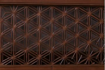 昭和初期　麻の葉・胡麻・桔梗亀甲　3種の文様が楽しめる組子欄間(明り取り)