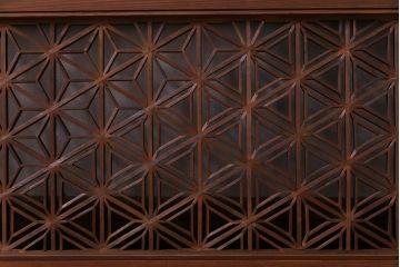 昭和初期　麻の葉・胡麻・桔梗亀甲　3種の文様が楽しめる組子欄間(明り取り)