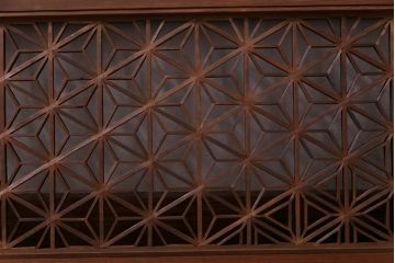 昭和初期　麻の葉・胡麻・桔梗亀甲　3種の文様が楽しめる組子欄間(明り取り)