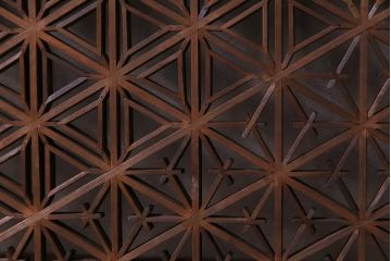 昭和初期　麻の葉・胡麻・桔梗亀甲　3種の文様が楽しめる組子欄間(明り取り)