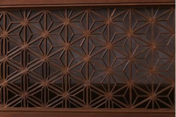 昭和初期　麻の葉・胡麻・桔梗亀甲　3種の文様が楽しめる組子欄間(明り取り)