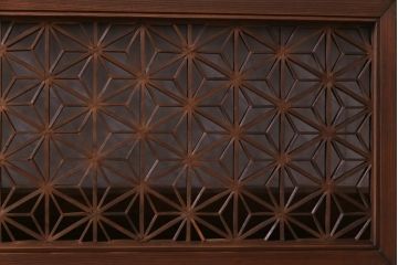 昭和初期　麻の葉・胡麻・桔梗亀甲　3種の文様が楽しめる組子欄間(明り取り)