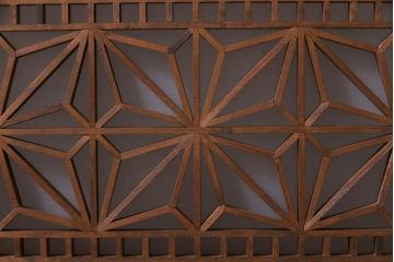 昭和中期　緻密に作り込まれた角麻文様の組子欄間(明り取り)