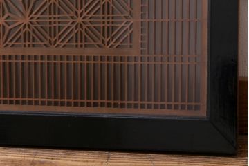 昭和初期　両面ガラス入り　胡麻と角麻が目を引く組子欄間(明り取り)